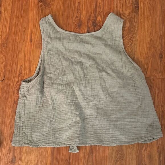 Lulus sage green cotton gauze cropped top with open tie back size M - Picture 3 of 5